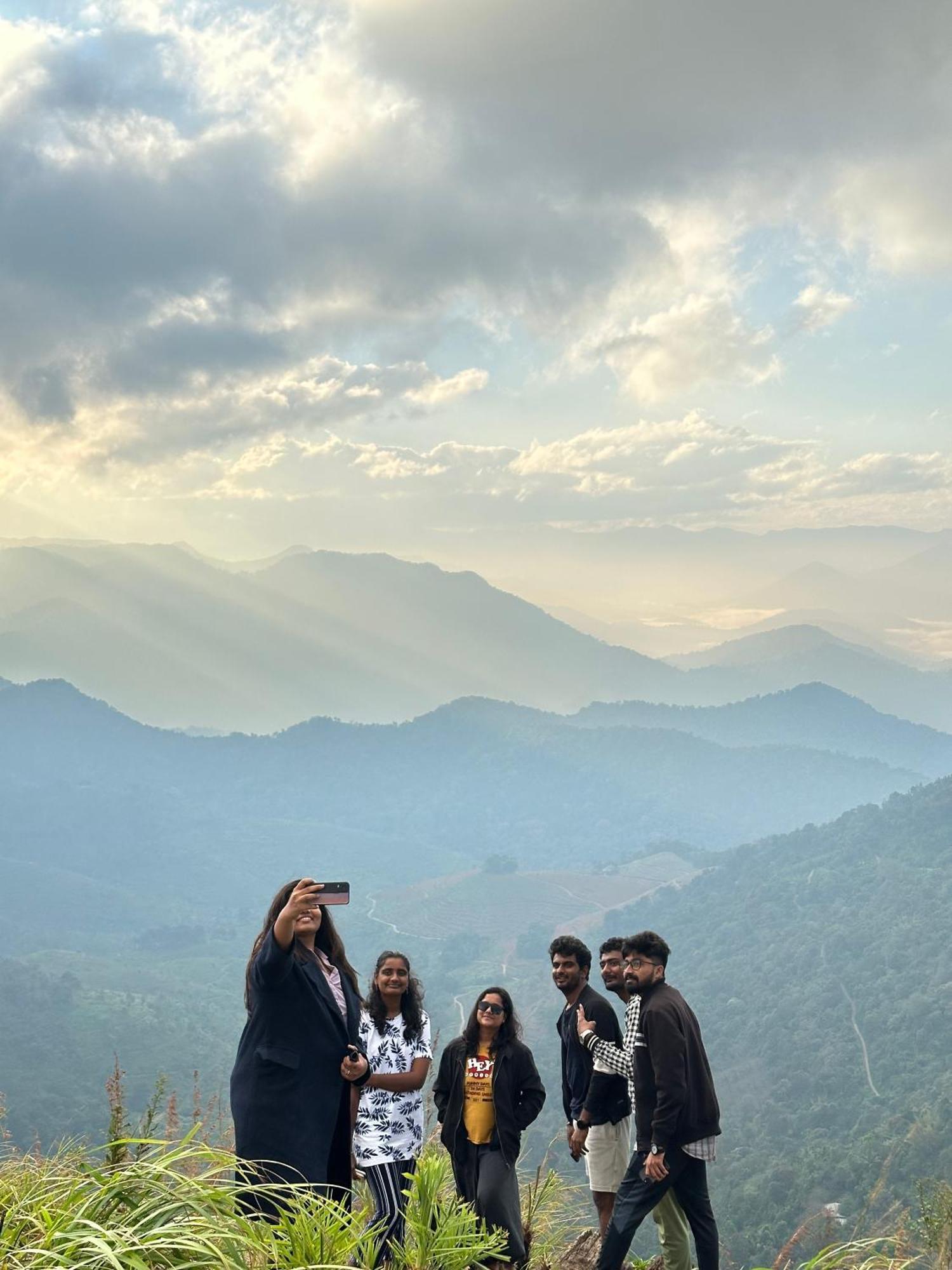 Sunset Valley Kerala Pool Resort - Serene Natural Forest Cottage Stay In Idukki With Sunrise & Sunset Panoramas, Natural Streams & Tranquil Summer Evenings Pīrmed Eksteriør bilde