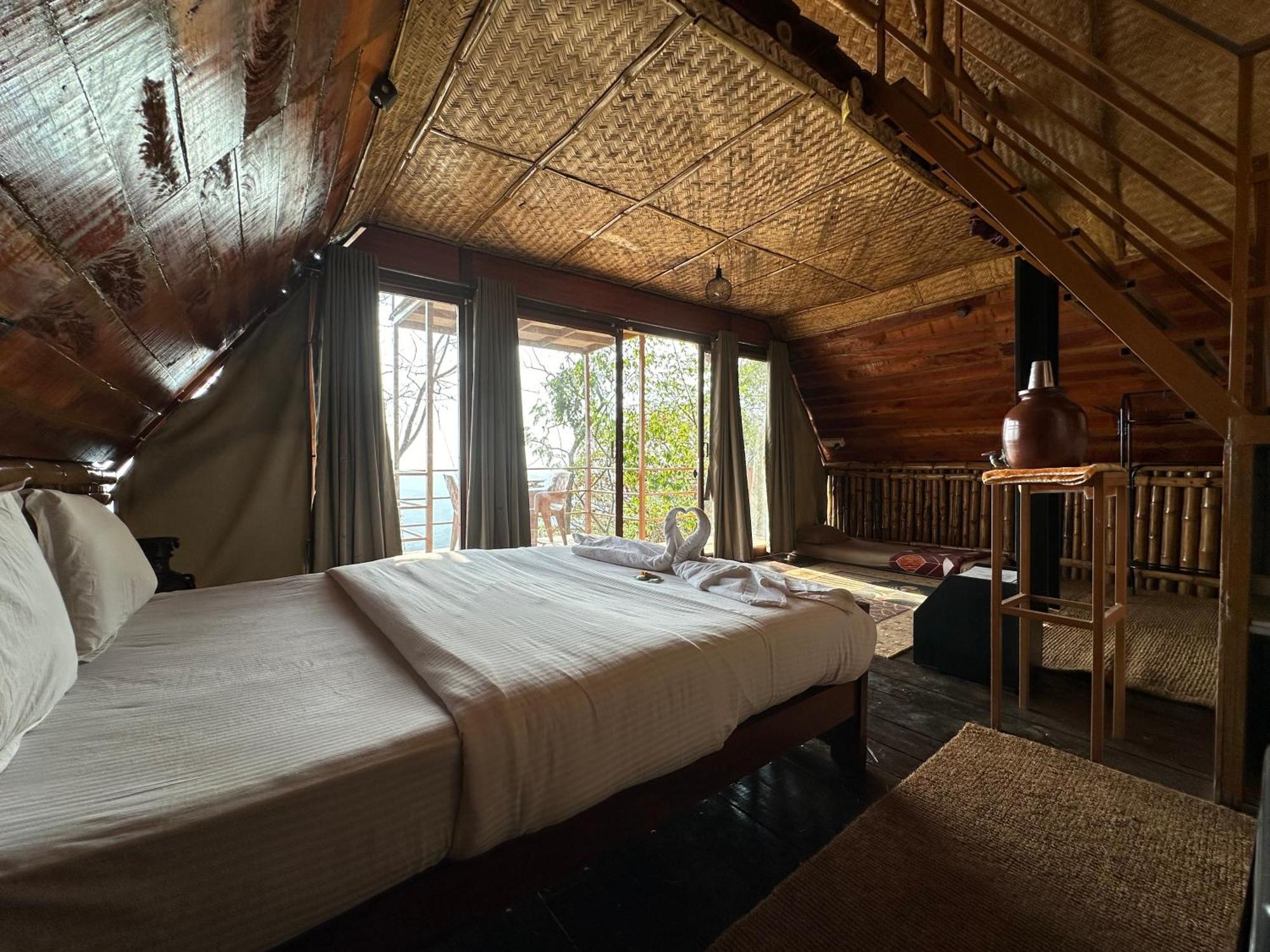Sunset Valley Kerala Pool Resort - Serene Natural Forest Cottage Stay In Idukki With Sunrise & Sunset Panoramas, Natural Streams & Tranquil Summer Evenings Pīrmed Eksteriør bilde