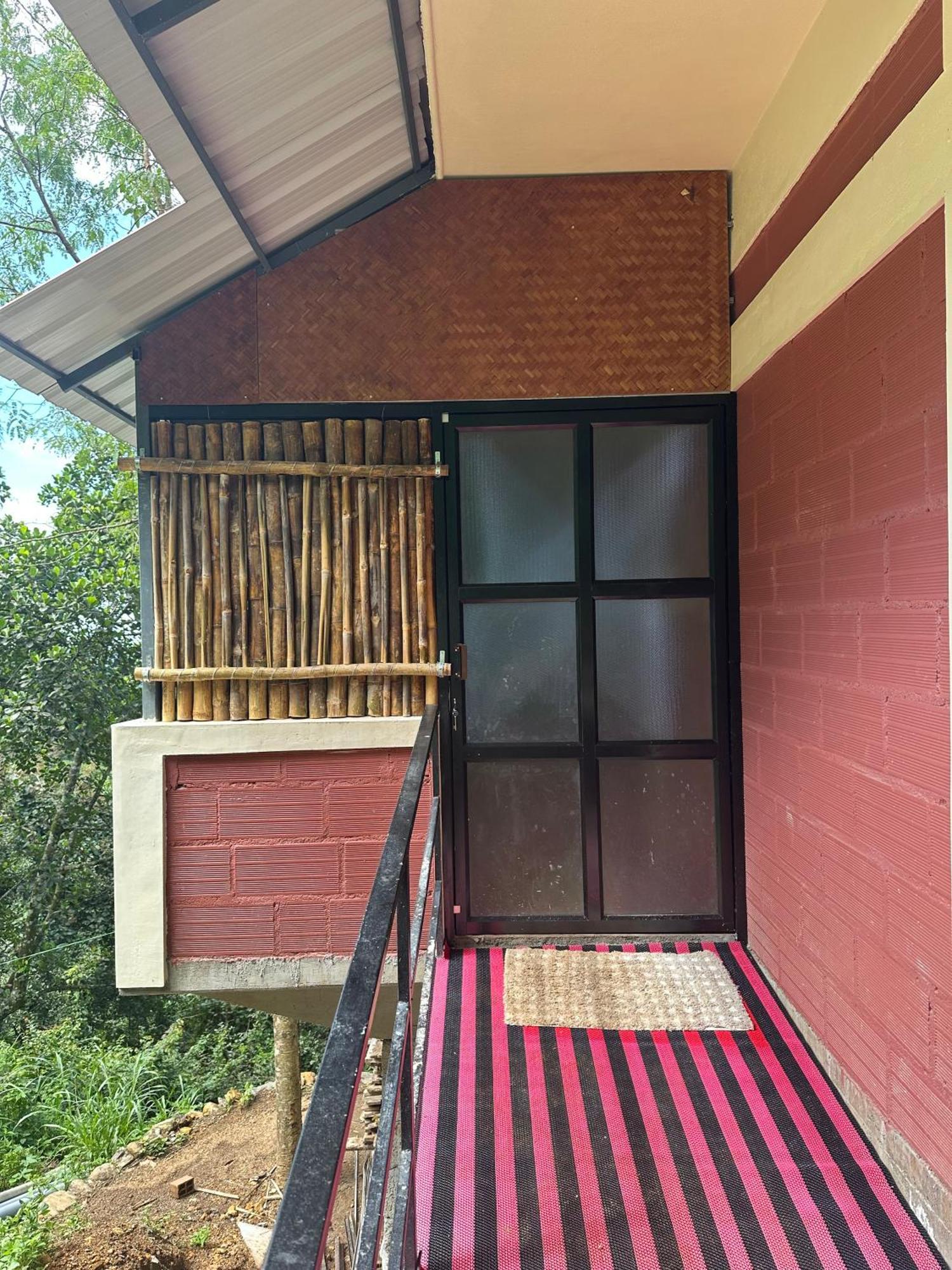 Sunset Valley Kerala Pool Resort - Serene Natural Forest Cottage Stay In Idukki With Sunrise & Sunset Panoramas, Natural Streams & Tranquil Summer Evenings Pīrmed Eksteriør bilde