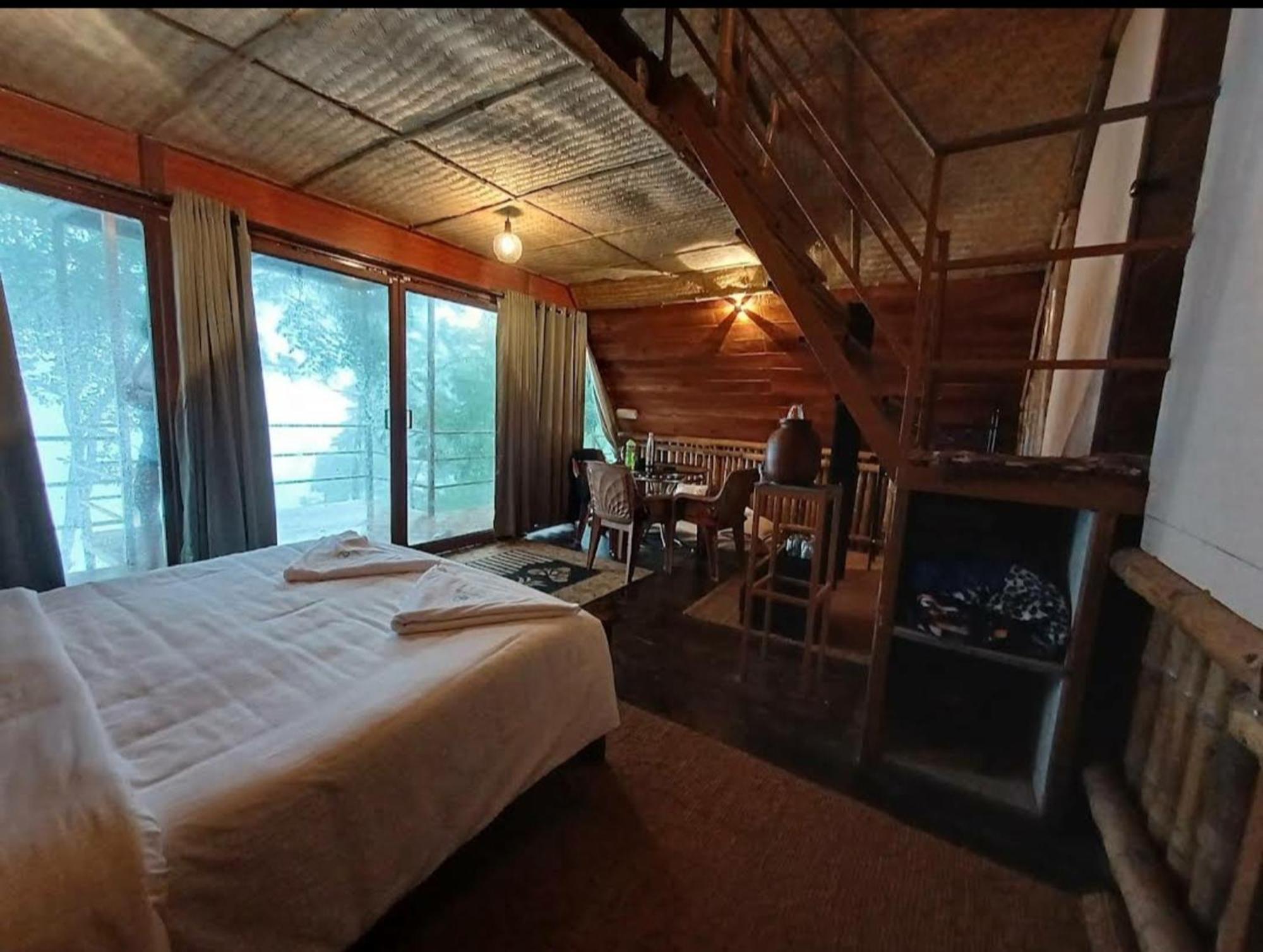 Sunset Valley Kerala Pool Resort - Serene Natural Forest Cottage Stay In Idukki With Sunrise & Sunset Panoramas, Natural Streams & Tranquil Summer Evenings Pīrmed Eksteriør bilde