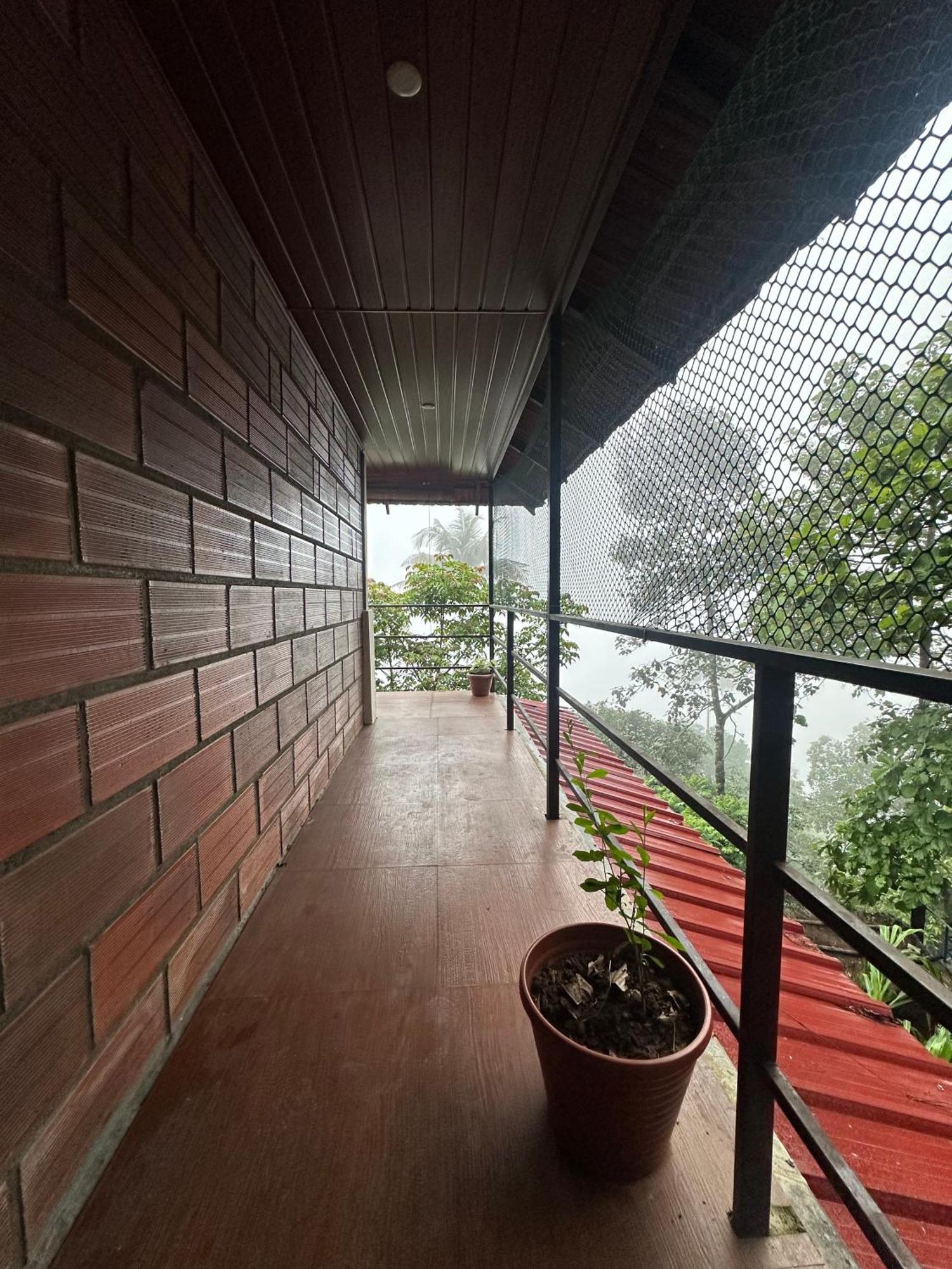 Sunset Valley Kerala Pool Resort - Serene Natural Forest Cottage Stay In Idukki With Sunrise & Sunset Panoramas, Natural Streams & Tranquil Summer Evenings Pīrmed Eksteriør bilde