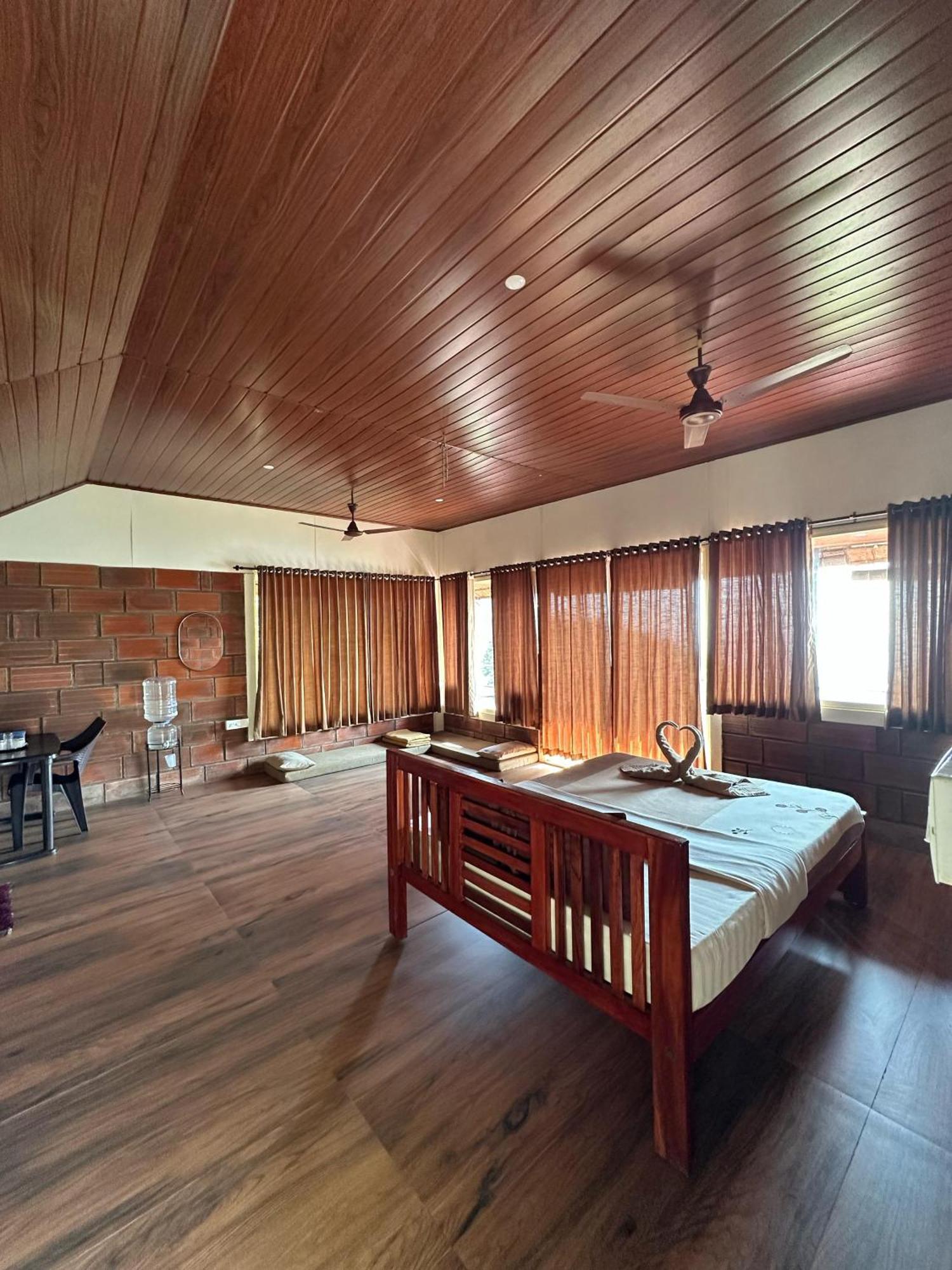 Sunset Valley Kerala Pool Resort - Serene Natural Forest Cottage Stay In Idukki With Sunrise & Sunset Panoramas, Natural Streams & Tranquil Summer Evenings Pīrmed Eksteriør bilde