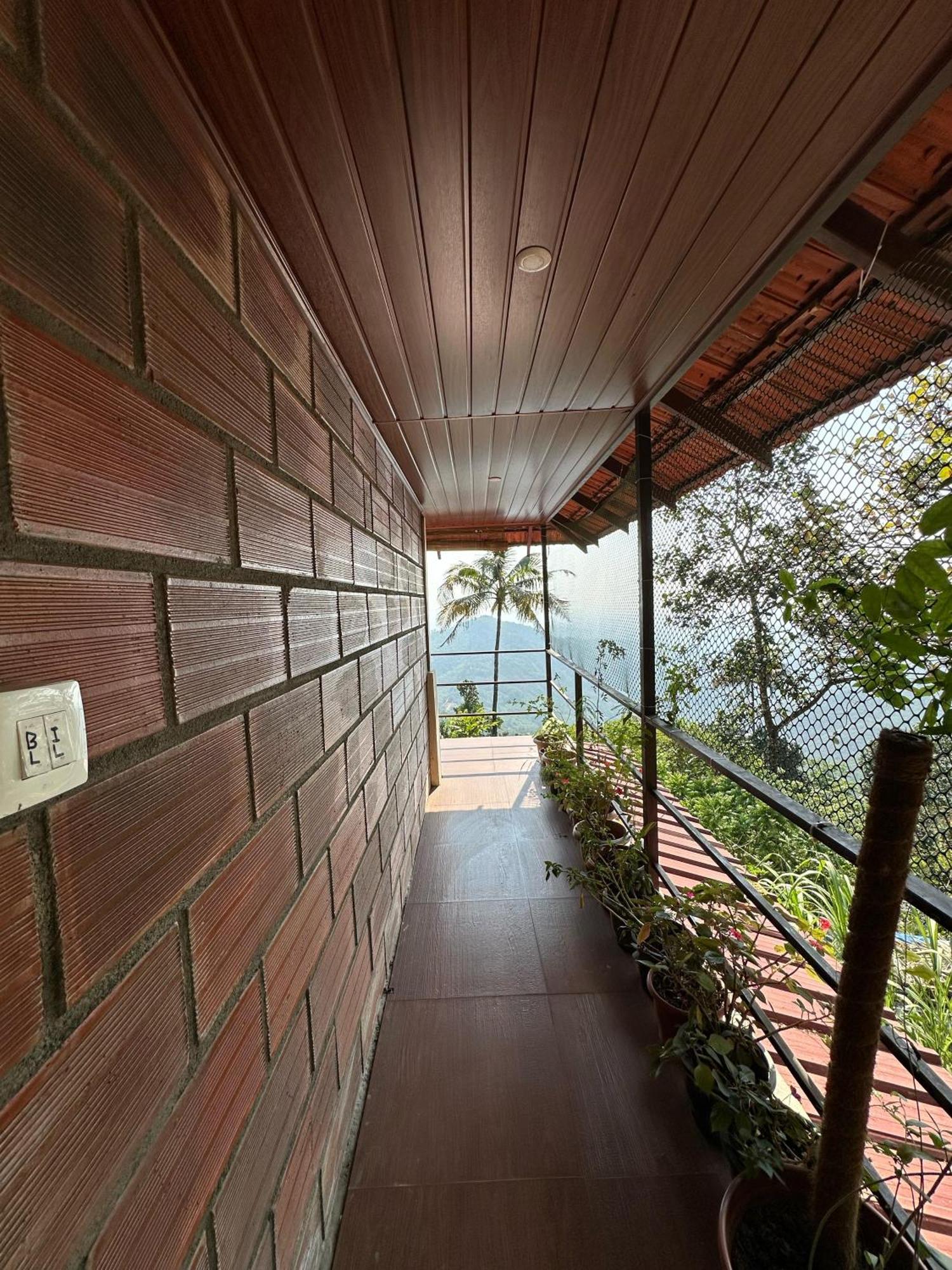 Sunset Valley Kerala Pool Resort - Serene Natural Forest Cottage Stay In Idukki With Sunrise & Sunset Panoramas, Natural Streams & Tranquil Summer Evenings Pīrmed Eksteriør bilde